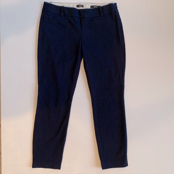 J. Crew Pants - J Crew Minnie pant. Cropped. Size 4. Navy Blue‎